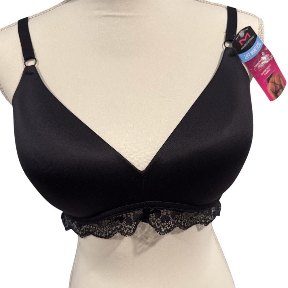 Maidenform Black Bra with Lace Trim and Adjustable Straps